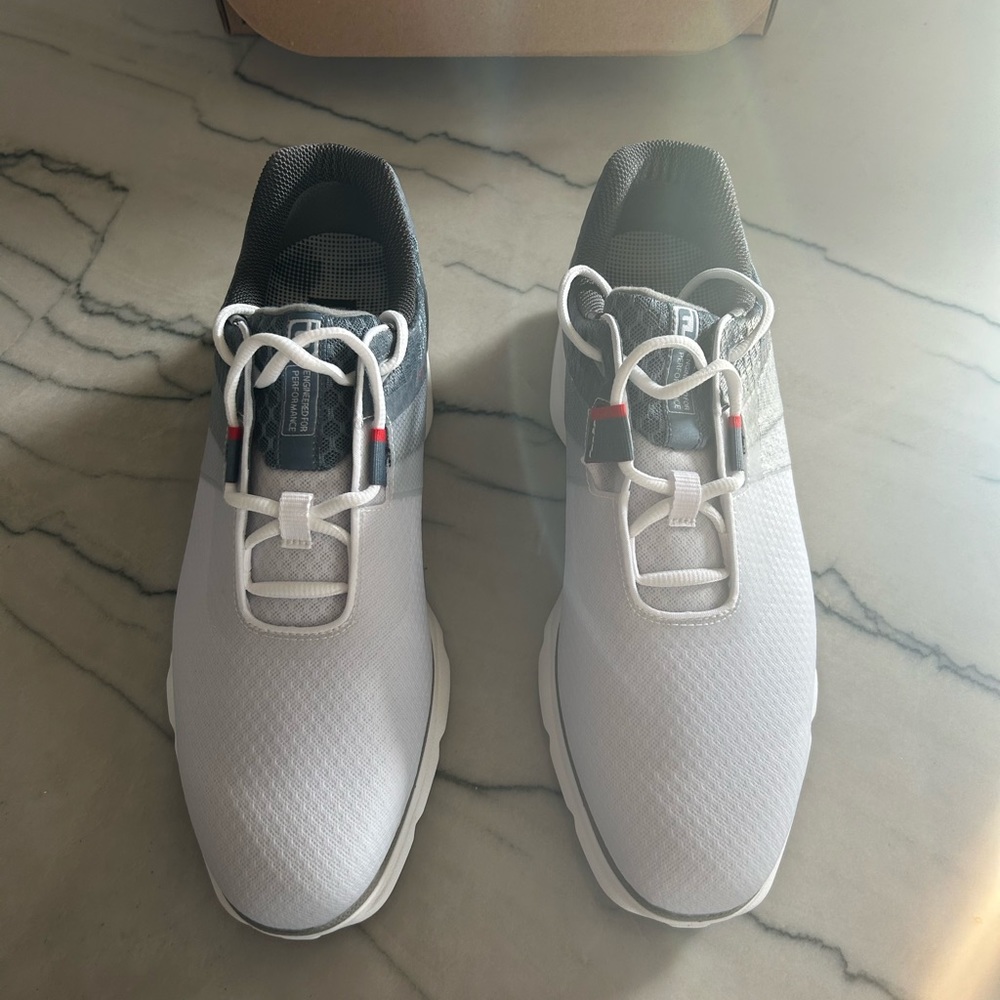 Footjoy mens golf shoes size 11. NWT